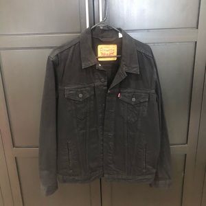 Levi’s black trucker jacket